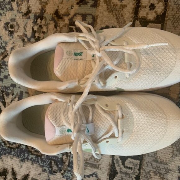 Nike Big Kid Revolution 6 Sustainable Running Shoes in White/Pink/Green - Picture 3 of 5